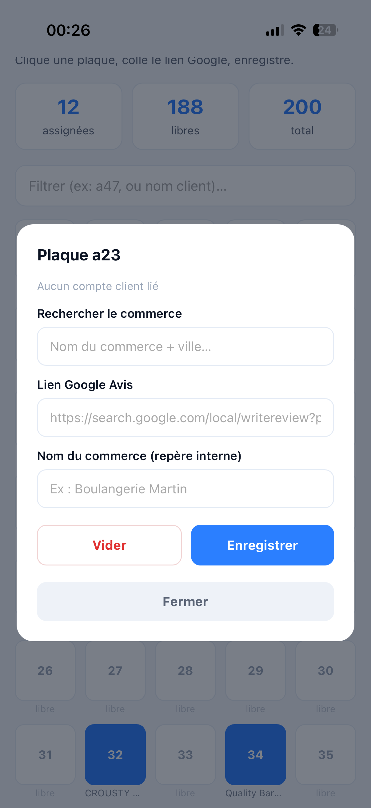 La fenêtre « Plaque a23 » : recherche du commerce par nom et ville, champ Lien Google Avis, nom du commerce en repère interne, boutons Vider, Enregistrer et Fermer.
